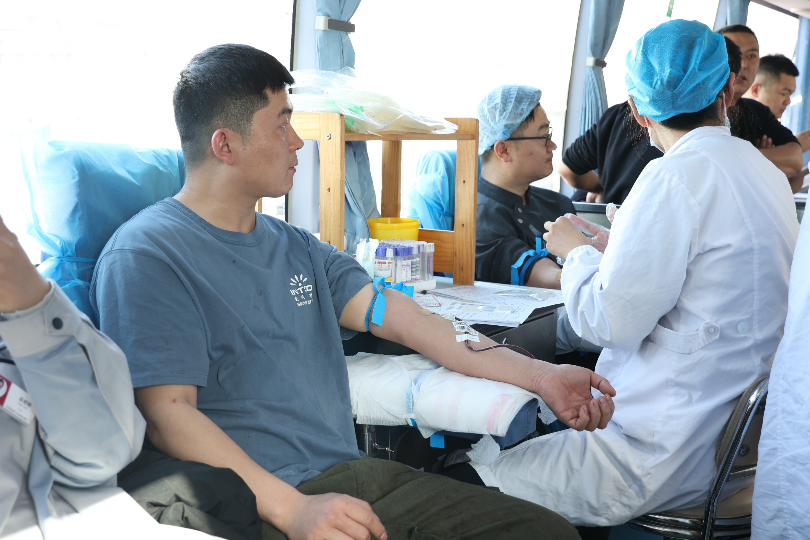 UED在线伙伴积极参与献血活动